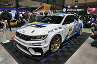 フォルクスワーゲンのブースに展示された「パサート Rライン エボリューション」。