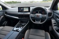 日産が「エクストレイル」をマイナーチェンジ “タフギア”を強調した新グレードを設定の画像