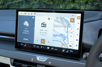 タッチスクリーンのサイズは14インチ。あまり声高にうたわれてはいないが、新型「RAV4」と同様にトヨタの新しいソフトウエアプラットフォーム「Arene(アリーン)」を採用している。