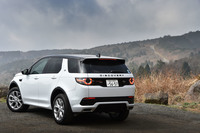 ボディーカラーは、試乗車の「ユーロンホワイト」を含む全12色。ボディーカラーによっては、ルーフをブラックまたはグレーに塗り分ける「コントラストルーフ」が選択できる。