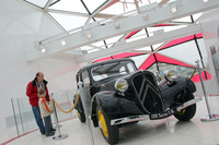 第723回:残るはルノーのみ! パリのシャンゼリゼ通りから自動車ショールームが姿を消していく理由