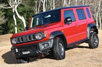 ロングボディー化に際し、フレームと足まわりに独自の変更が加えられた「ジムニー ノマド」。キモはジムニーの命であるオフロード性能の担保と、より快適性、安定性を重視した走行特性の実現だ。