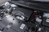 最新世代の1.2リッター直3ガソリンターボエンジンに、電動モーターを内蔵した6段DCTを組み合わせる48Vマイルドハイブリッドシステムを搭載。エンジン単体での最高出力は136PS、最大トルクは230N・mで、モーターは同22PS、同51N・mを発生する。