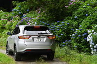 これまでクリアタイプだったリアのコンビネーションランプは、より視認性の高い赤色のものへと変更された。