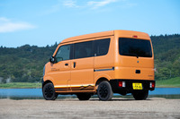 スズキには軽乗用ワゴン(5ナンバー)の「エブリイワゴン」もあるが、「Jリミテッド」は軽商用バン(4ナンバー)の「エブリイ」に設定される。