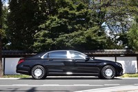 ボディーサイズは全長×全幅×全高=5465×1915×1495mmで、ホイールベースは3365mm。「Sクラス」のロングボディーモデルと比べて、全長が180mm、ホイールベースが200mm長い。