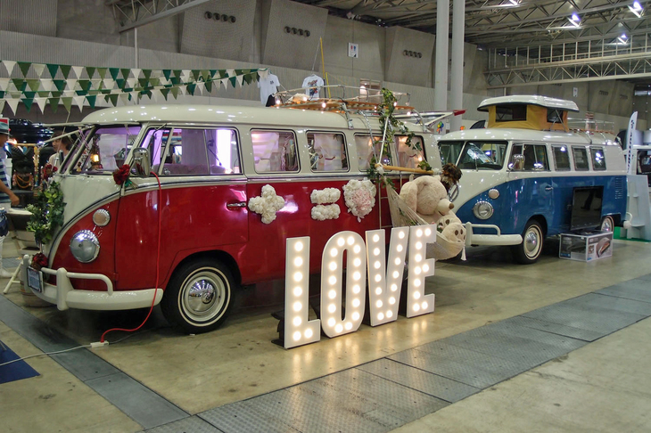 クラシカルなムードが魅力の「フォルクスワーゲン・タイプ2」も数台が展示された。