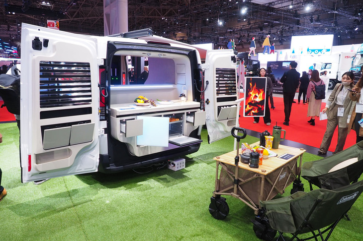 「ジャパンモビリティショー2025」のキアブースの様子。