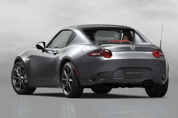 LAショーのマツダブースでは「MX-5 RF」(日本名:ロードスターRF)も展示される。