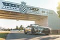 「レクサスLC」のオープントップバージョン登場　SUPER GTドライバーが英国でデモランを披露