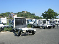 イタリア中部ポッジボンシにあるモービルベッタ社のデポ。未架装状態の「ドゥカート」が並んでいる。2004年撮影。