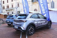 「モッカ」はEVの「モッカe」(写真)のほか、ガソリンエンジンのマイルドハイブリッド版と純ガソリンエンジン版が販売されている。