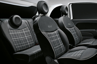 こちらはブラックのチェックシート。ボディーカラーがボサノバ ホワイトのモデルに組み合わされる。