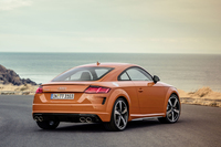 3代目「アウディTT」のマイナーチェンジモデルは、2018年7月にデビュー。今回はそのうち、高性能バージョンの「TTS」に試乗した。