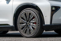 エアロカバー付きのアルミホイールは「RS」専用(「Z」も専用ということにはなるが)。タイヤはミシュランの「eプライマシー」を組み合わせている。