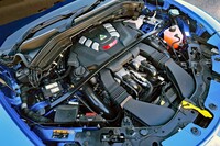 最高出力510PS、最大トルク600N・mを発生する2.9リッターV6ツインターボエンジン。その駆動力は、ZF製8段ATやカーボンプロペラシャフトなどを介して4輪に伝達される。