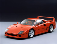 フェラーリ創立40周年記念事業の一環として開発された「F40」。創業者であるエンツォ・フェラーリ(1988年8月没)が自ら発表した最後のモデルでもあった。総生産台数は1311台と公表されている。