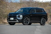 「三菱アウトランダー」は2021年10月にフルモデルチェンジ。国内仕様はプラグインハイブリッド車のみに整理された。