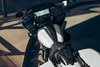 ハーレーダビッドソンが「CVOロードグライドST」を発表 豪華でパワフルな新型クルーザーの画像