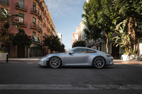 一般道では「911 GT3ツーリングパッケージ」をドライブ。リアウイングレスとすることで比較的街の景色に溶け込みやすくした仕様で。GT3のオーダーの非常に多くを占めているという。