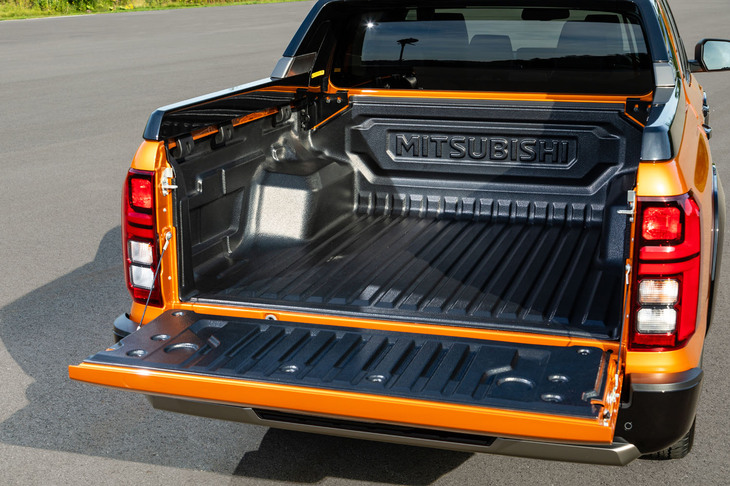 三菱トライトンGSR(荷台)