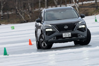 いよいよ今回の主役である、「e-4ORCE」を搭載した「エクストレイル」に試乗。パワートレインとシャシーの統合制御により、演算の規模は「e-POWER 4WD」のさらに1.5倍にもなっているという。