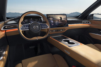 「マツダEZ-6」のコックピット。運転支援と事故被害の低減を図るインテリジェントドライブ機能を採用している。