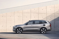 本国仕様車には7色の外装色が設定されている。