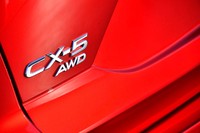 「CX-5 25T Lパッケージ」にはFF車(車両本体価格:332万6000円)と4WD車(同:355万3200円)がラインナップされる。今回試乗したのは後者。