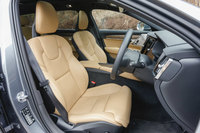 「インスクリプション」にはベンチレーション機能付きの「パーフォレーテッド・ファインナッパレザーシート」が装着される。