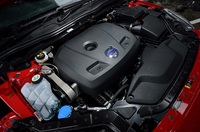 搭載されるエンジンは「Drive-E」と呼ばれる2リッター直4ターボエンジン。245psと35.7kgmを発生する。