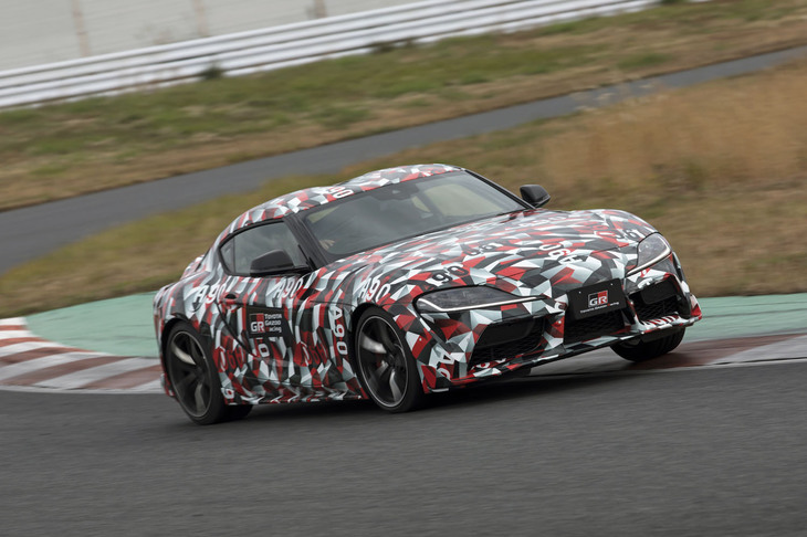 新型「トヨタ・スープラ」(プロトタイプ)