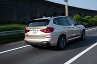 電動パワートレイン車ならではの環境性能の高さに加え、システム出力292PSというパワフルさも「X3 xDrive30e」の魅力だ。