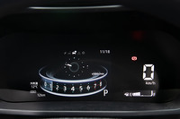 メーターは「ロッキーL」「ライズX/X“S”」を除き、TFT液晶のフルデジタル式となる。表示の種類は「アナログ」「シンプル」「ワクワク」「先進」(写真)の全4種類。