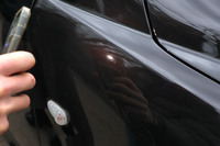 光が当たると赤く見えるボディーカラー「ロッソ エトナ」を再塗装した。