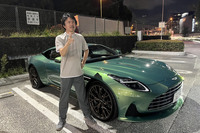 アストンマーティンといえば映画『007』シリーズに登場するボンドカーということで、それっぽいポーズでキメてみた。残念ながら確か「DB11」も「DB12」もいまのところ同作品には登場していないのだが。