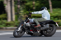 フラットツインならではの特性と、軽さを感じさせる身のこなしで、街なかでも軽快に走らせられる「R12 nineT」。BMWは4気筒もいいが、ストリートを主に走るのであれば、まずはこのバイクを薦めたい。