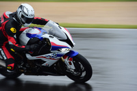 動力性能については、0-100km/h加速が3.1秒、最高速が299km/hとアナウンスされている。