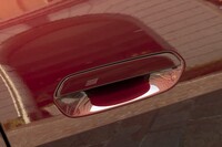 「M440i xDriveグランクーペ」には、事前に設定したiPhoneをキー代わりに使ってドアの施錠・解錠やエンジンスタートができる「BMWデジタルキー」が用意される。このキーは最大5人までシェア可能。