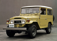 「トヨタ・ランドクルーザー」。写真は1970年代半ばのBJ40で、ショートホイールベースシャシーに3リッター直4ディーゼルエンジンを搭載。