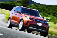 最新モデルではV6エンジンに代えて3リッター直6ターボの「インジニウム」エンジンを搭載。ガソリン、ディーゼルとも48Vマイルドハイブリッドを採用している。