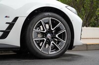 タイヤは18インチが標準で、幅はフロントが245、リアが255。試乗車は「ハンコック・ヴェンタスS1 evo3」を履いていた。