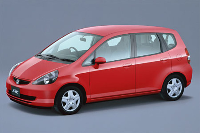 【スペック】フィットA:全長×全幅×全高=3830×1675×1525mm/ホイールベース=2450mm/車重=990kg/駆動方式=FF/1.3リッター直4SOHC8バルブ(86ps/5700rpm、12.1kgm/2800rpm)/車両本体価格=114.5万円