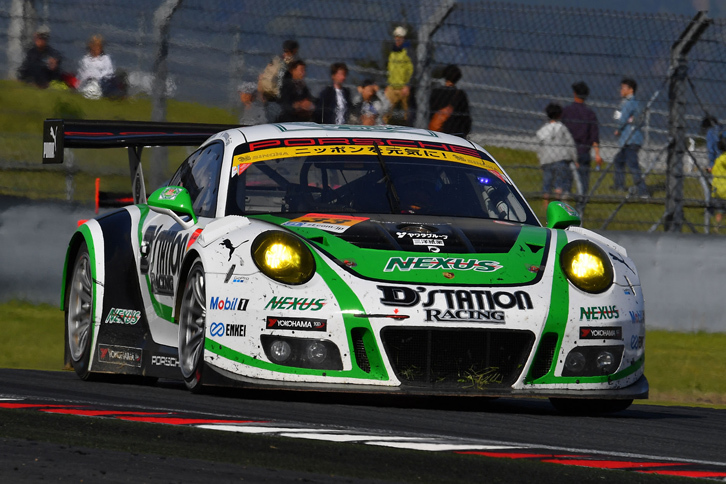 予選14番手からスタートし3位入賞を果たした、藤井誠暢/スヴェン・ミューラー組のNo.33 D'station Porsche。
