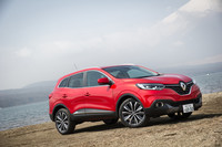 「ルノー・カジャー」のボディーサイズは全長×全幅×全高=4455×1835×1610mmと、同じフランス車の「プジョー3008」とほぼ共通。日本車でいうと「日産エクストレイル」よりは小さく、「三菱エクリプス クロス」に近い。