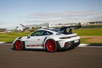 極めて刺激的な加速フィールを味わわせてくれる「911 GT3 RS」。それ以上に驚かされたのは、空力パーツも加勢しての優れた制動性能だった。