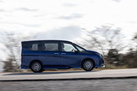 最高出力163PS、最大トルク315N・mという駆動用モーターのスペックは変わらないが、パワーコントロールユニットは専用にセッティング。加速力はベースモデルの「スポーツ」モード相当を「ノーマル」とし、スポーツモードはさらに強化している。