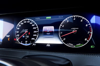 アイドリングは520rpmという低さに保たれ、室内の静粛性に寄与している。