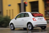 「エフィシェントグリップ エコ」の「EG02」は、2015年1月にデビューした「EG01」の進化版。あくなき性能追求の成果として、低燃費性・ロングライフ性・快適性・安全性など全方位的なレベルアップが図られている。