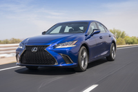 「上質な快適性の追求」を開発テーマに掲げる新型「レクサスES」。日本国内でも2018年秋に発売される。(写真はすべて海外仕様車)